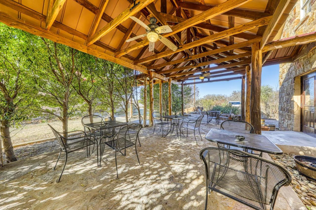 The Pecan @ Mendelbaum Winery Guest Cabins Villa Fredericksburg Eksteriør billede
