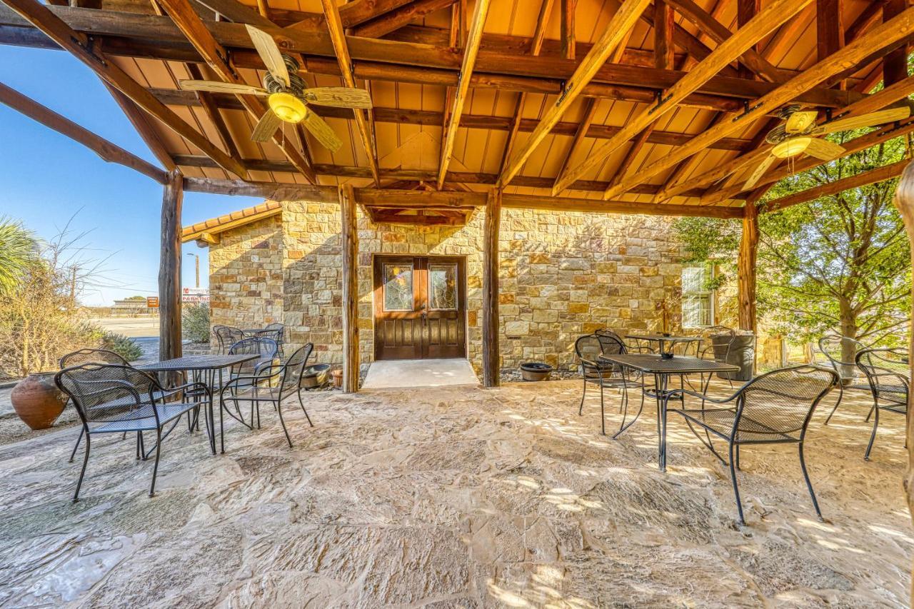 The Pecan @ Mendelbaum Winery Guest Cabins Villa Fredericksburg Eksteriør billede